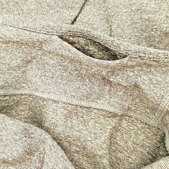 FABLETICS Capri Legging L Gray Mini-Stripe Printed Key Pocket Pant EUC B37 - Picture 5 of 5